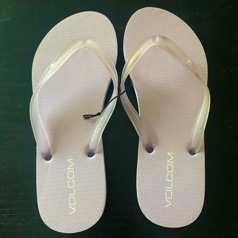 NWT-VOLCOM-ROCKER 2-LAVENDER COLOR SANDALS-SIZE 7